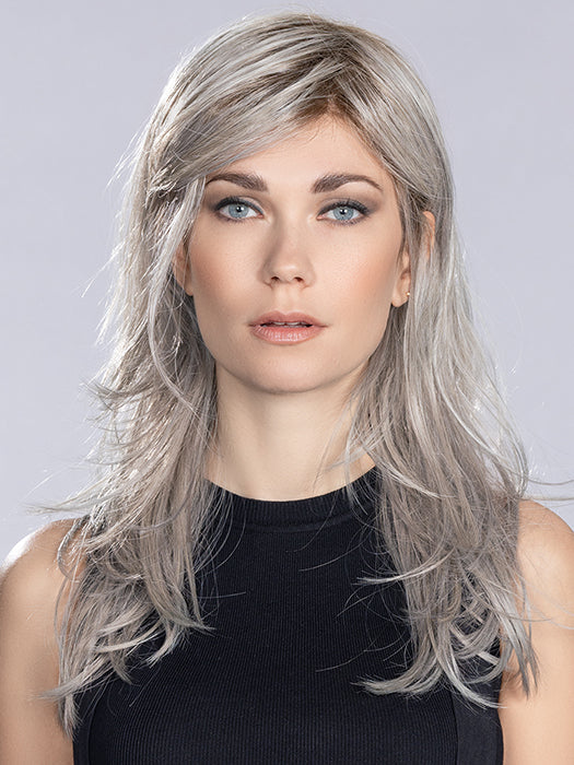 EN VOGUE by ELLEN WILLE in METALLIC BLONDE ROOTED 101.60.51 | Pearl Platinum, Pearl White, and Grey Blend with Shaded Roots